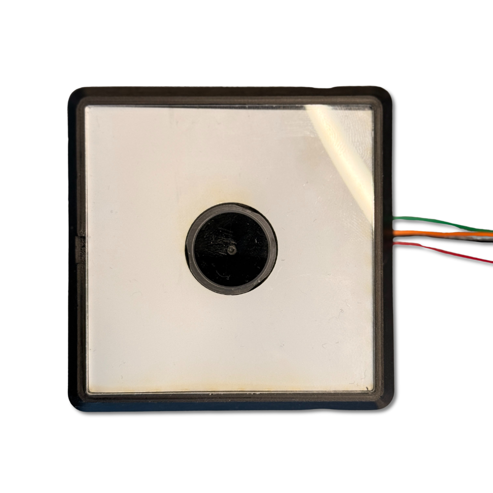 Photo du kit complet : boîtier DIN, module de lecture et lecteur QR GM60